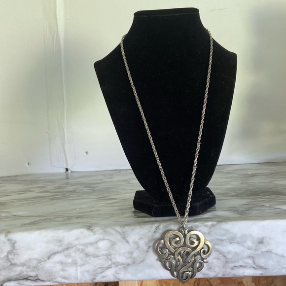 Jewelry - Necklace in silver color with big emblem